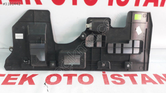 Mercedes A 176 BAKALİT SOL İÇ DİREKSİYON ALTI BAKALİTİ A17