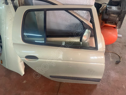 Renault Megane 1 SW Sağ Ön Kapı - Mert Oto Çıkma Parçalar