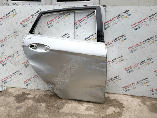 Ford Fiesta sağ arka kapı (hasarlı) 2009 2016