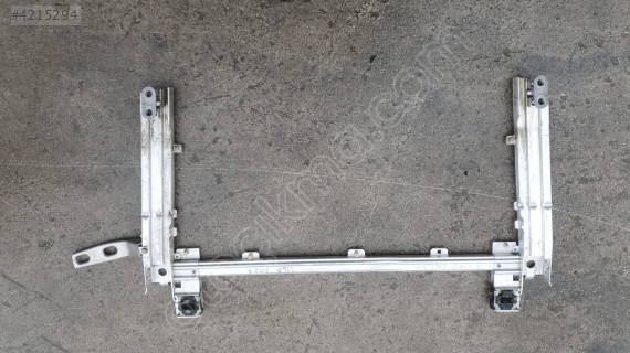 bmw 1.16d f40 2023 radyatör alt traversi (son fiyat)