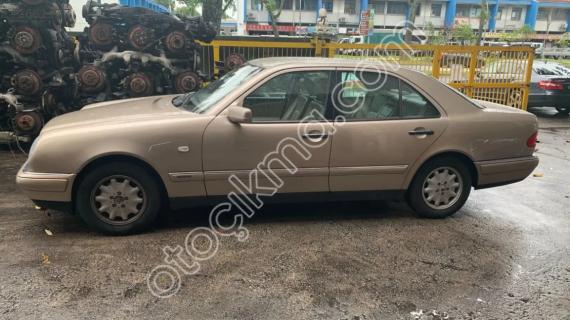 Mercedes E-Class Ön Panel Tampon Demiri ve Far Sacı