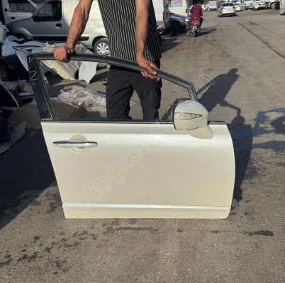 2007/2012 HONDA CİVİC FD6 BEYAZ SAĞ ÖN KAPI ORJINAL BOYASIZ DOLU