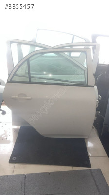 Toyota corolla sağ arka kapı orijinal temiz