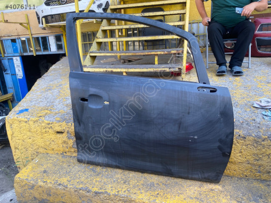 OPEL CORSA D SAĞ ÖN KAPI SIFIR ORJİNAL TAŞIMA HATALI 93189329