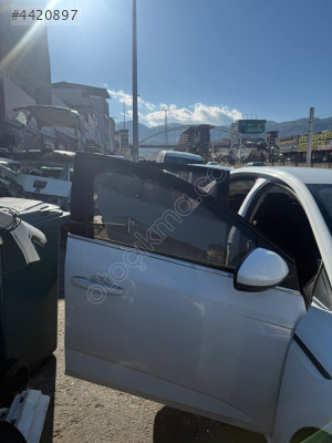 RENAULT MEGAN 4 SAĞ ÖN KAPI KONUK OTO