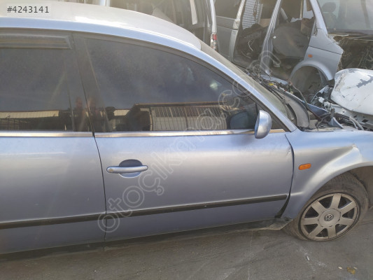 ÇIKMA VW PASSAT B5 B5.5 SAĞ ÖN KAPI 2418