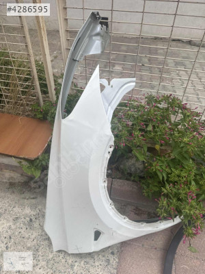 TESLA MODEL Y ÇAMURLUK SAĞ ÖN BEYAZ