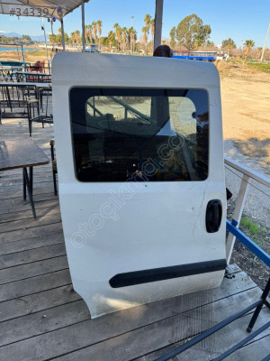FİAT DOBLO SAĞ SÜRGÜLÜ KAPI KİLİDİ 2012-2024 MODEL ORJİNAL