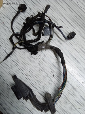 BMW X3 sol arka kapı tesisati 8369653