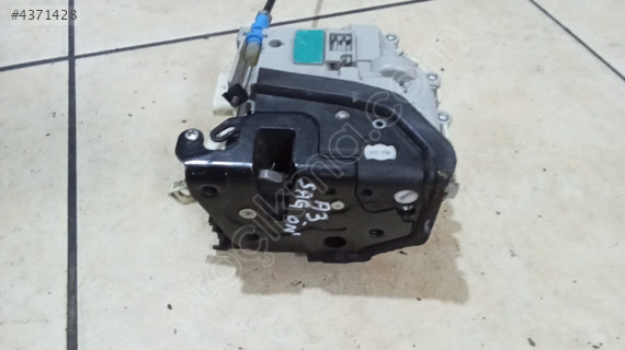 AUDİ A3 SAĞ ÖN KAPI KİLİDİ