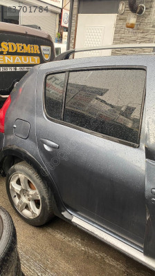 Dacia Sandero sağ arka kapı