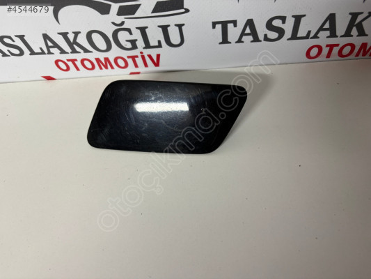 AUDİ A3 ÖN TAMPON SOL FAR YIKAMA KAPAĞI