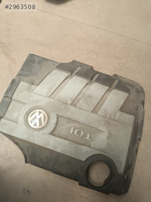 Volkswagen Golf 6 motor üst plastik kapağı
