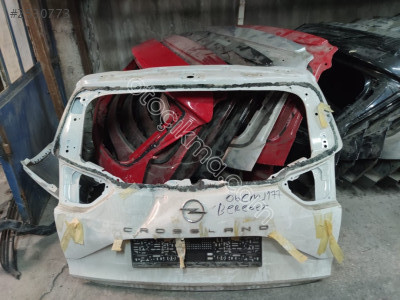 Opel Crossland X Modeli İçin Çıkma Bagaj Kapağı