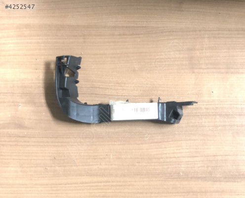 8V5807184 AUDİ A3 SEDAN ÖN TAMPON BRAKETİ SAĞ 2013-2018