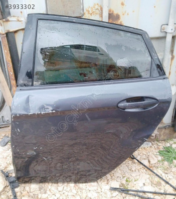 FORD FİESTA SOL ARKA  KAPI ÇIKMA