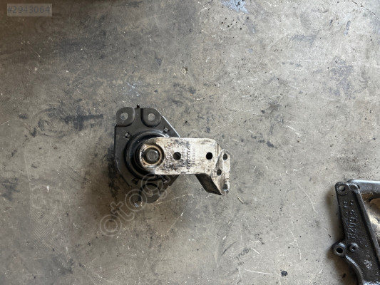 Volvo s40-v40 motor bağlantı kulağı