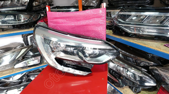 Megane 4 makyajlı kasa sağ far sarı söket