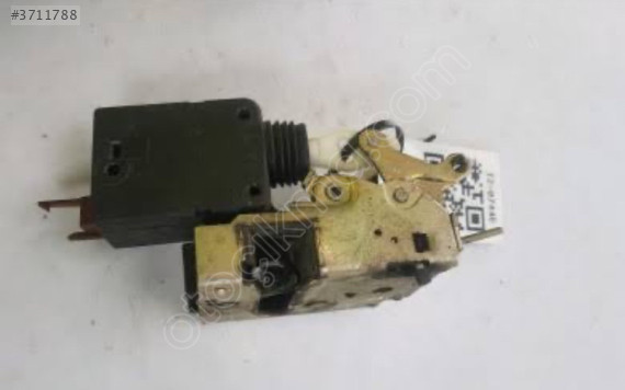Peugeot 106 sağ ön kapı kilidi 9136 88