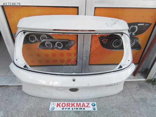BMW 1 SERİSİ F20 BAGAJ KAPAĞI