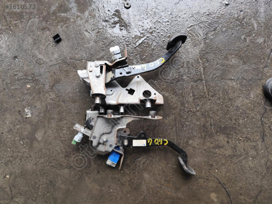 RENAULT CLİO 4 GAZ PEDALI