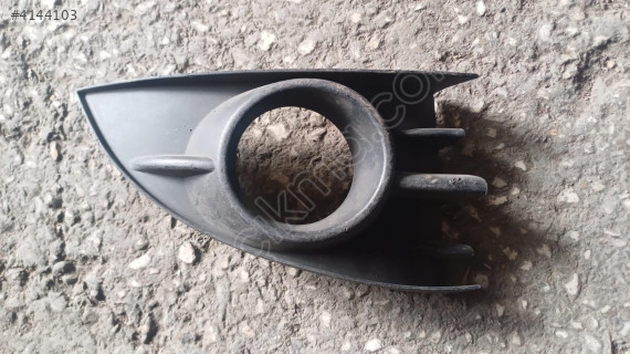 Renault Scenic 2 Sağ Sis Çerçevesi