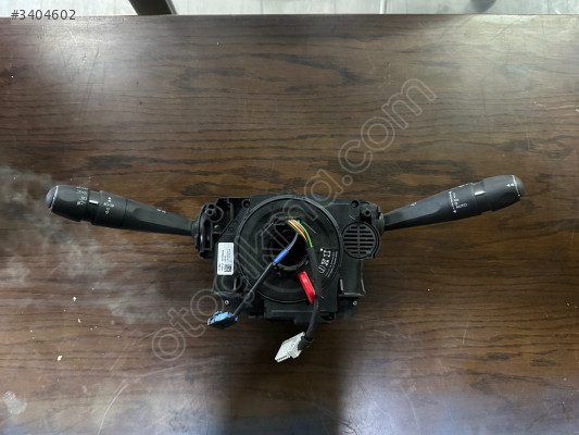 Peugeot 408 sinyal kolu bütün parçaları mevcut