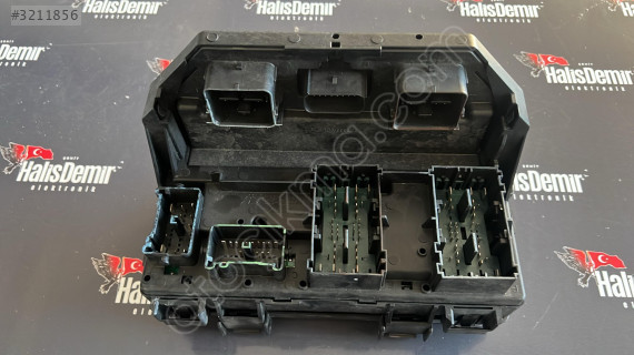 04692299AJ Sigorta kutusu Chrysler Grand Voyager/Grand Caravan (R