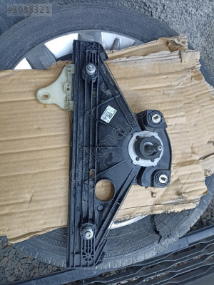 Renault Clio 5 sağ arka cam kirikosu