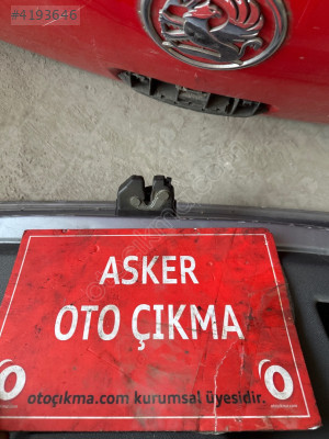 Corsa d arka bagaj kilidi