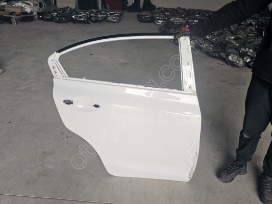 2012/2016 HONDA CİVİC FB7 BEYAZ SAĞ ARKA KAPI ORJINAL LOKALLİK