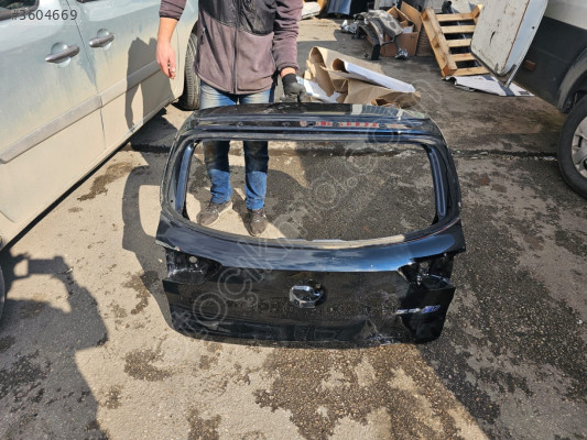 MG ZS EV SİYAH BAGAJ KAPAĞI ORJINAL LOKALLIK
