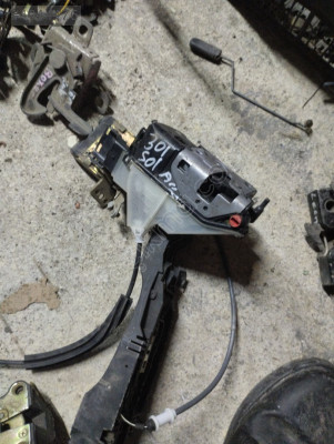 Peugeot 301 sol ön kapı kilidi