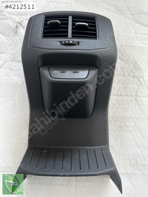 VOLKSWAGEN T-ROC 2023 ARKA HAVALANDIRMA VE TYPE C ŞARJ 2GA819203