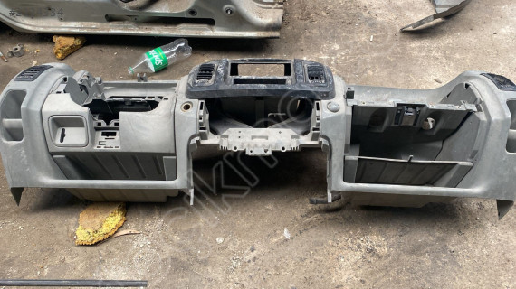 RENAULT TRAFİK 2 ÖN GÖĞÜSLÜK