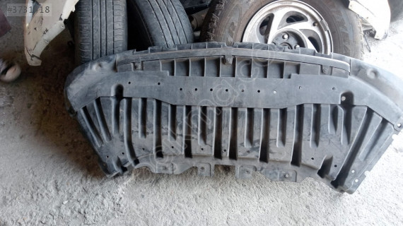 Mercedes E Serisi Çıkma S500 Ön Tampon Alt Koruması