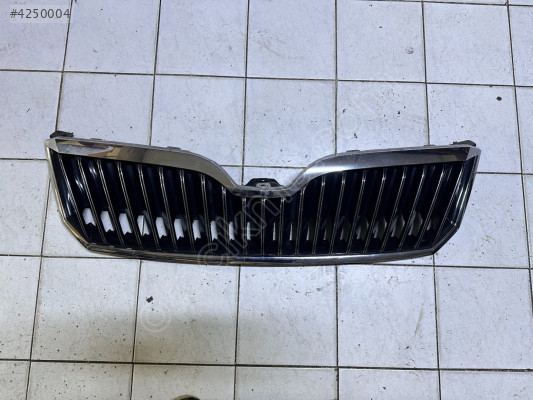 Skoda Superb Ön Panjur 2013-2015 3T0853668C