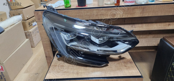 MEGANE 4 İCON  SAG FAR SIFIR 260106126R