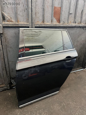 Passat B8 GRANDTOWY sol arka kapı orjinal hatasız boyasız
