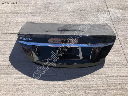 MERCEDES E SERİ E220D BAGAJ KAPAĞI
