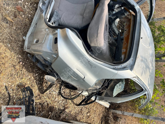 RENAULT LAGUNA 2 SAĞ ARKA ÇAMURLUK