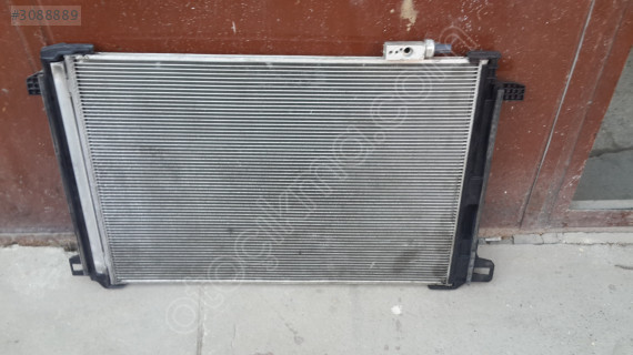 Mercedes C 204 RADYATÖR KLİMA A2045000854
