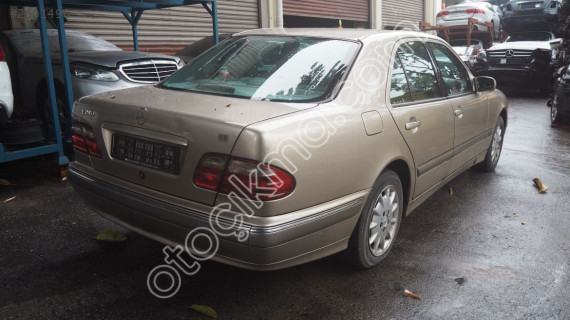 Mercedes E-Class Arka Dingil, Ön Beşik, Sağ-Sol Salıncak