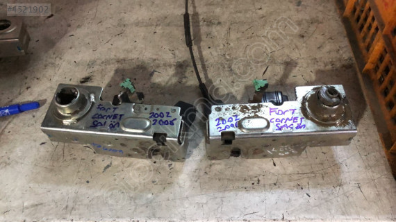 2002-2006 FORD TRANSIT CONNECT SAĞ ÖN KAPI  KİLİDİ