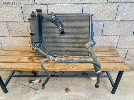 11074810 BMW E81/E87 SU RADYATÖRÜ SU DEPOSU ve HORTUMLARI