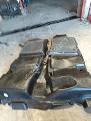 Renault Clio 5 daban halısı 19023858R