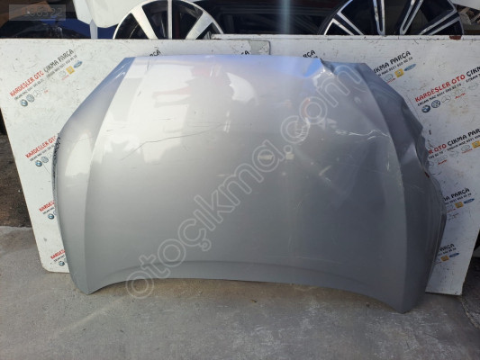 Toyota Corolla cros motor kaputu (az hasarlı ürün)