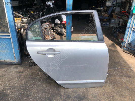 Honda Civic FD6 Modeli İçin Sağ Arka Kapı Çıkma Parçası