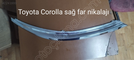 Toyota Corolla çıkma sağ ön far nikalajı