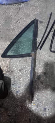 Renault 9 11 sağ arka kelebek cam ve kızağı
